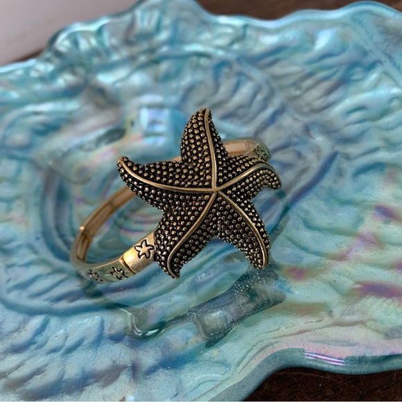 Burnished Gold Stretch Link Starfish Bracelet - Picture 6 of 7